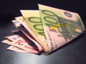 Cursul a scazut usor sub 4,51 lei/euro