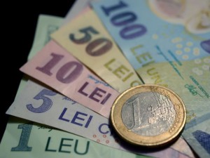 Cursul BNR a scazut dupa maximul atins joi