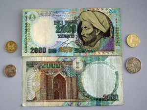 Moneda Kazahstanului s-a devalorizat cu 19%